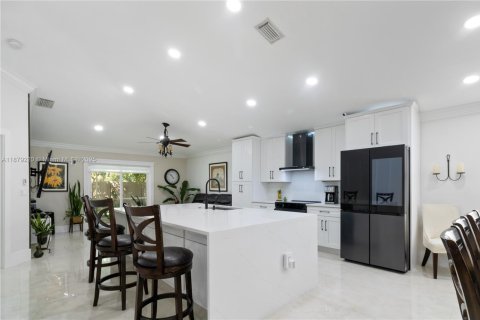 House in Lake Worth, Florida 3 bedrooms, 147.9 sq.m. № 1927863 - photo 11