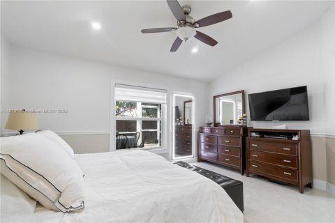 House in Lake Worth, Florida 3 bedrooms, 147.9 sq.m. № 1927863 - photo 17