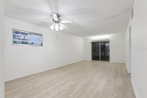 Condominio en venta en Winter Haven, Florida, 2 dormitorios, 82.5 m2 № 1883491 - foto 9