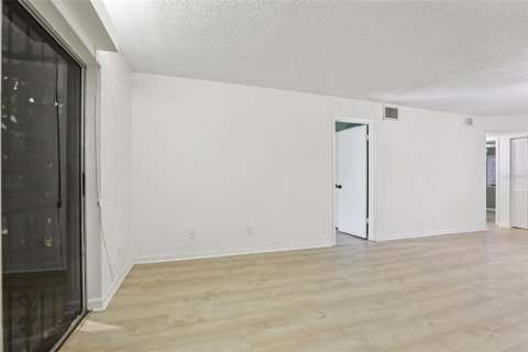 Condominio en venta en Winter Haven, Florida, 2 dormitorios, 82.5 m2 № 1883491 - foto 14
