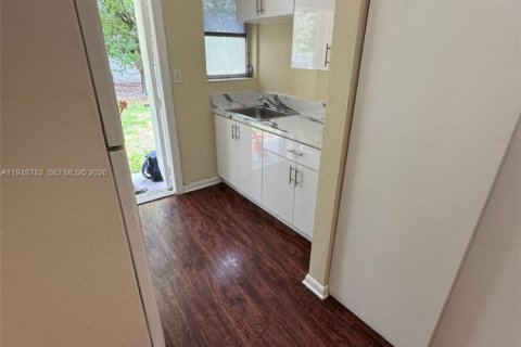 Propiedad comercial en venta en Fort Lauderdale, Florida, 119.84 m2 № 2055147 - foto 13