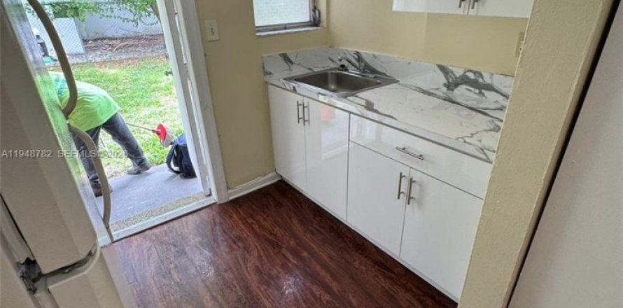 Propiedad comercial en Fort Lauderdale, Florida 119.84 m2 № 2055147