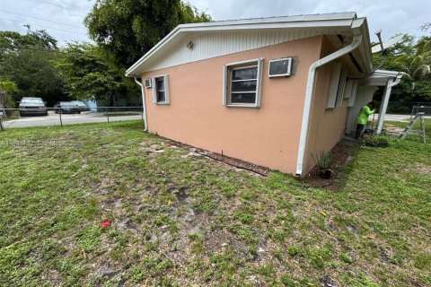 Propiedad comercial en venta en Fort Lauderdale, Florida, 119.84 m2 № 2055147 - foto 14