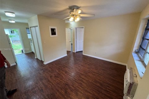 Propiedad comercial en venta en Fort Lauderdale, Florida, 119.84 m2 № 2055147 - foto 12