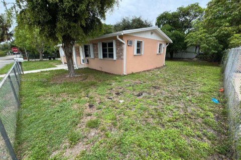 Propiedad comercial en venta en Fort Lauderdale, Florida, 119.84 m2 № 2055147 - foto 15