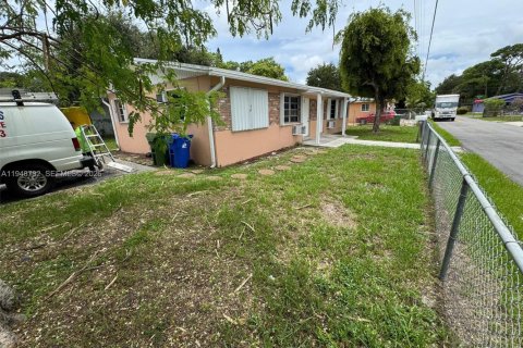 Propiedad comercial en venta en Fort Lauderdale, Florida, 119.84 m2 № 2055147 - foto 18