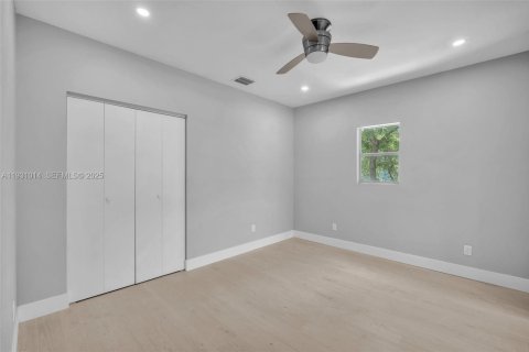 Commercial property in Miami, Florida 144.56 sq.m. № 1989754 - photo 15
