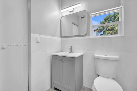 Commercial property in Miami, Florida 144.56 sq.m. № 1989754 - photo 28