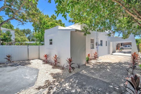 Commercial property in Miami, Florida 144.56 sq.m. № 1989754 - photo 30