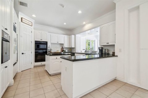Casa en venta en Tampa, Florida, 5 dormitorios, 574.32 m2 № 1759781 - foto 19