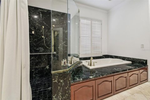 Casa en venta en Tampa, Florida, 5 dormitorios, 574.32 m2 № 1759781 - foto 28