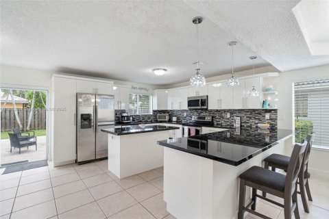 Villa ou maison à vendre à Miami, Floride: 4 chambres, 233.65 m2 № 1932179 - photo 8