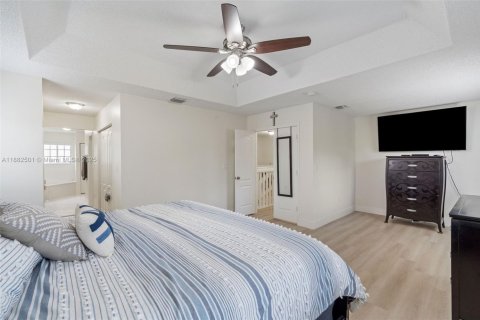 Villa ou maison à vendre à Miami, Floride: 4 chambres, 233.65 m2 № 1932179 - photo 21