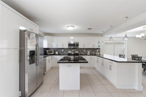 Villa ou maison à vendre à Miami, Floride: 4 chambres, 233.65 m2 № 1932179 - photo 9