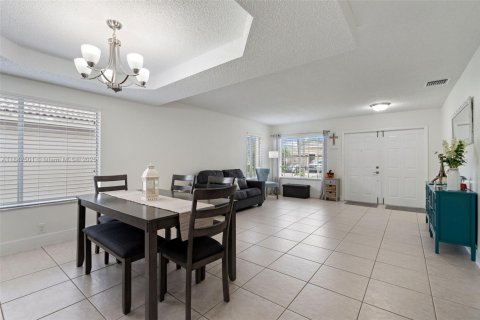 Villa ou maison à vendre à Miami, Floride: 4 chambres, 233.65 m2 № 1932179 - photo 7