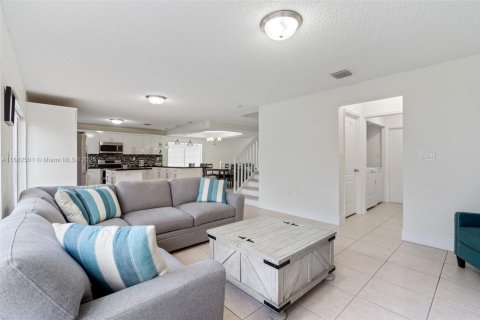 Villa ou maison à vendre à Miami, Floride: 4 chambres, 233.65 m2 № 1932179 - photo 14