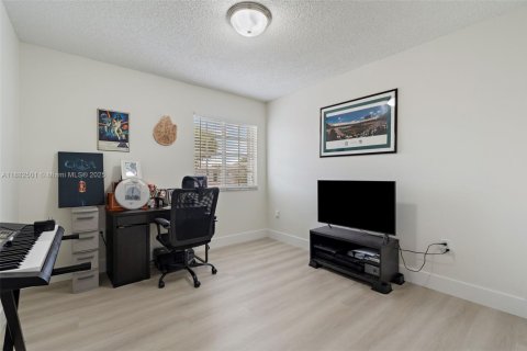 Villa ou maison à vendre à Miami, Floride: 4 chambres, 233.65 m2 № 1932179 - photo 27