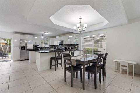 Villa ou maison à vendre à Miami, Floride: 4 chambres, 233.65 m2 № 1932179 - photo 5