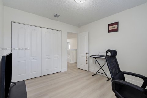 Villa ou maison à vendre à Miami, Floride: 4 chambres, 233.65 m2 № 1932179 - photo 28