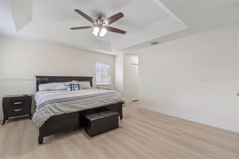 Villa ou maison à vendre à Miami, Floride: 4 chambres, 233.65 m2 № 1932179 - photo 22