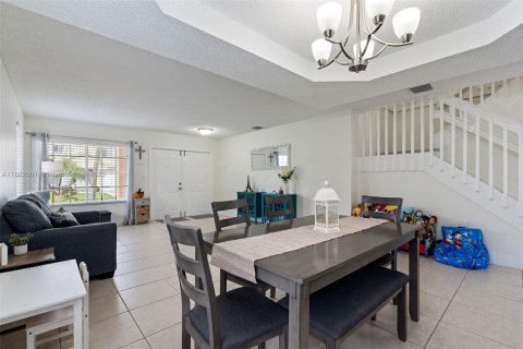 Villa ou maison à vendre à Miami, Floride: 4 chambres, 233.65 m2 № 1932179 - photo 6