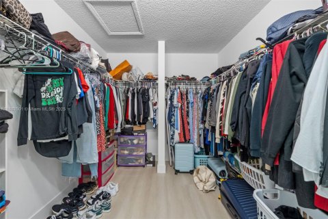 Villa ou maison à vendre à Miami, Floride: 4 chambres, 233.65 m2 № 1932179 - photo 23