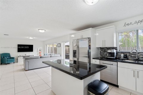 Villa ou maison à vendre à Miami, Floride: 4 chambres, 233.65 m2 № 1932179 - photo 11