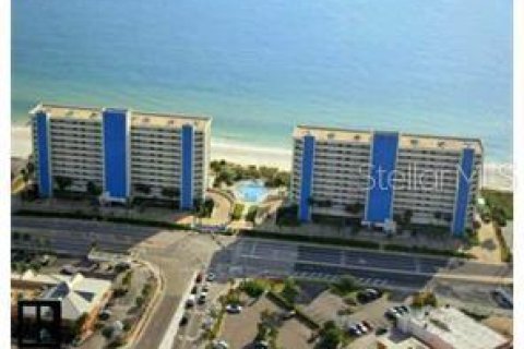Condo in Madeira Beach, Florida, 3 rooms  № 2117027
