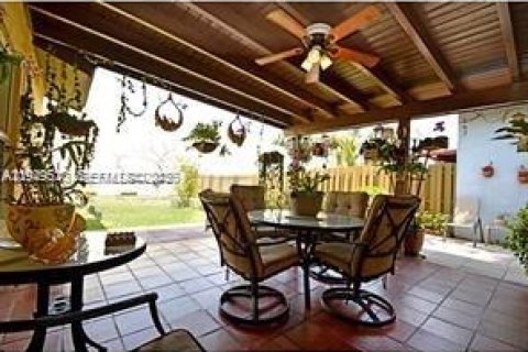 Villa ou maison à vendre à Miami, Floride: 3 chambres, 133.41 m2 № 2004940 - photo 17
