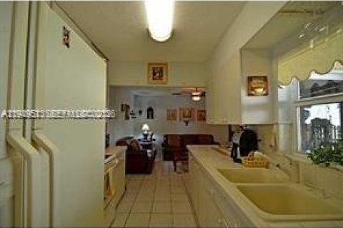 Villa ou maison à vendre à Miami, Floride: 3 chambres, 133.41 m2 № 2004940 - photo 4