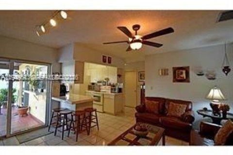 Villa ou maison à vendre à Miami, Floride: 3 chambres, 133.41 m2 № 2004940 - photo 9