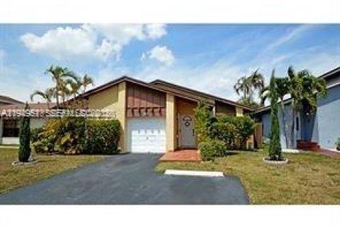 Villa ou maison à vendre à Miami, Floride: 3 chambres, 133.41 m2 № 2004940 - photo 19