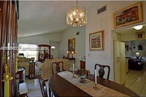 Villa ou maison à vendre à Miami, Floride: 3 chambres, 133.41 m2 № 2004940 - photo 3