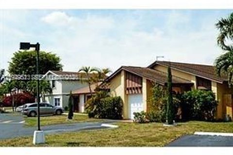 Villa ou maison à vendre à Miami, Floride: 3 chambres, 133.41 m2 № 2004940 - photo 21