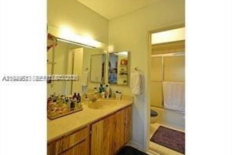 Villa ou maison à vendre à Miami, Floride: 3 chambres, 133.41 m2 № 2004940 - photo 8