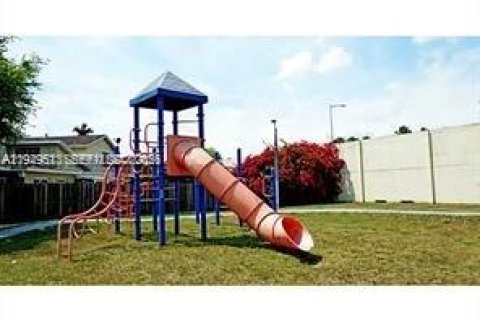 Villa ou maison à vendre à Miami, Floride: 3 chambres, 133.41 m2 № 2004940 - photo 18