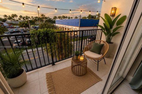 Condo in Virginia Gardens, Florida, 1 bedroom № 2088108 - photo 4