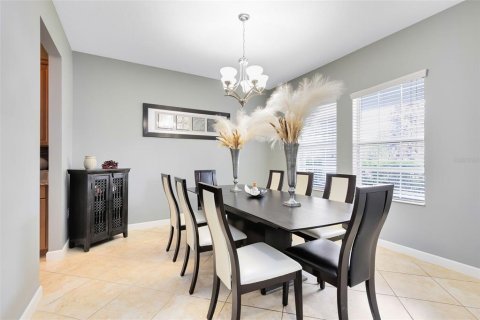 House in Davenport, Florida 5 bedrooms, 366.87 sq.m. № 1511263 - photo 7