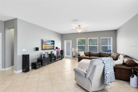 House in Davenport, Florida 5 bedrooms, 366.87 sq.m. № 1511263 - photo 9