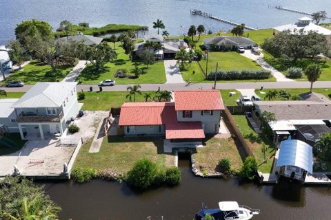 House in Ellenton, Florida 5 bedrooms, 217.76 sq.m. № 2229570