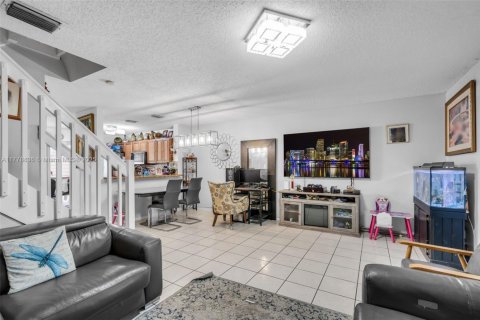 Townhouse in Pembroke Pines, Florida 3 bedrooms, 126.44 sq.m. № 1712782 - photo 13