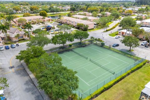Townhouse in Pembroke Pines, Florida 3 bedrooms, 126.44 sq.m. № 1712782 - photo 27