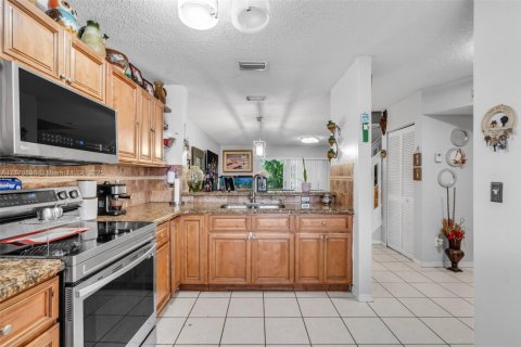 Townhouse in Pembroke Pines, Florida 3 bedrooms, 126.44 sq.m. № 1712782 - photo 15