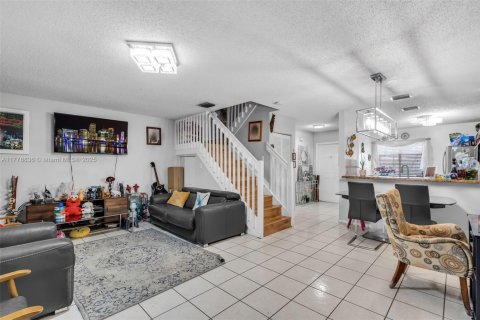Townhouse in Pembroke Pines, Florida 3 bedrooms, 126.44 sq.m. № 1712782 - photo 12