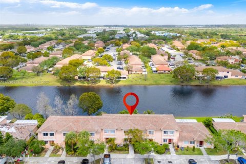 Townhouse in Pembroke Pines, Florida 3 bedrooms, 126.44 sq.m. № 1712782 - photo 4