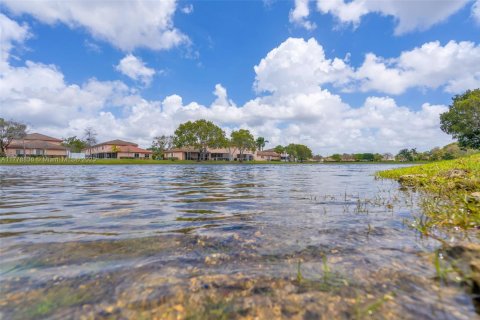 Townhouse in Pembroke Pines, Florida 3 bedrooms, 126.44 sq.m. № 1712782 - photo 26