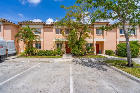 Townhouse in Pembroke Pines, Florida 3 bedrooms, 126.44 sq.m. № 1712782 - photo 1