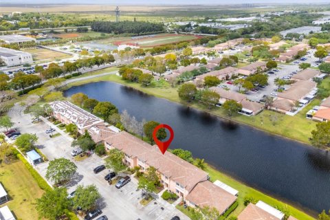 Townhouse in Pembroke Pines, Florida 3 bedrooms, 126.44 sq.m. № 1712782 - photo 5