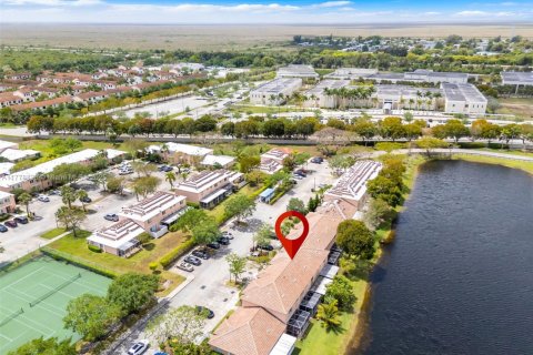 Townhouse in Pembroke Pines, Florida 3 bedrooms, 126.44 sq.m. № 1712782 - photo 3