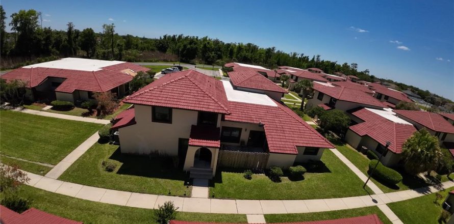 Adosado en Kissimmee, Florida 3 dormitorios, 147.34 m2 № 2213892